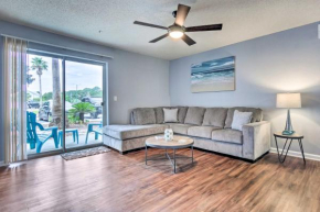Destin Condo with Pool Access Less Than 1 Mi to the Beach!